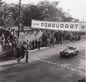 https://upload.wikimedia.org/wikipedia/it/thumb/c/c7/BANDINI_FIAT_8V_GIOVI_1956.jpg/220px-BANDINI_FIAT_8V_GIOVI_1956.jpg
