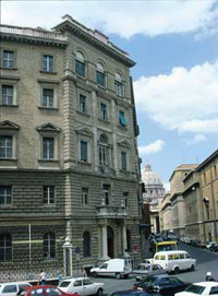 La curia generalizia della Compagnia di Gesù in borgo Santo Spirito, nei pressi della basilica di San Pietro